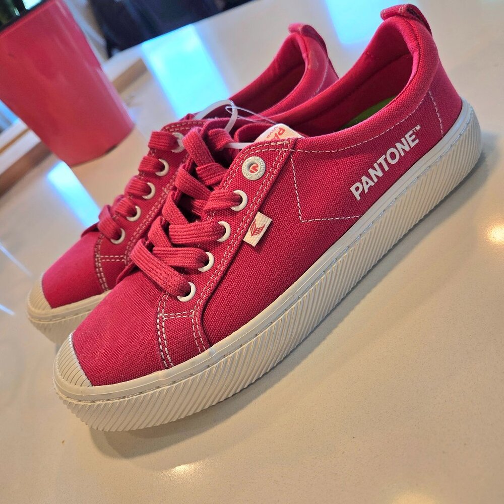 Womens Cariuma sneakers